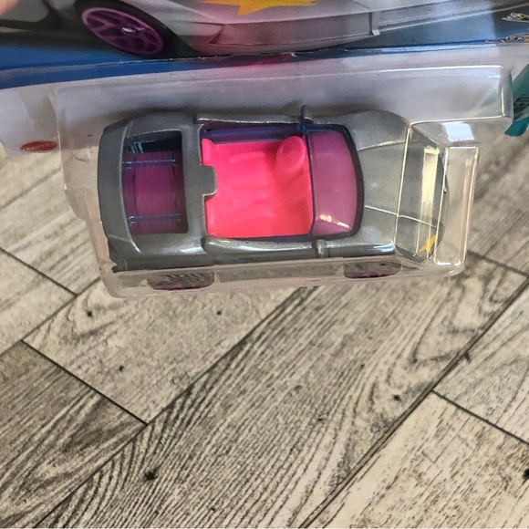 Mattel Hot Wheels Barbie Extra TOONED - Picture 2 of 6